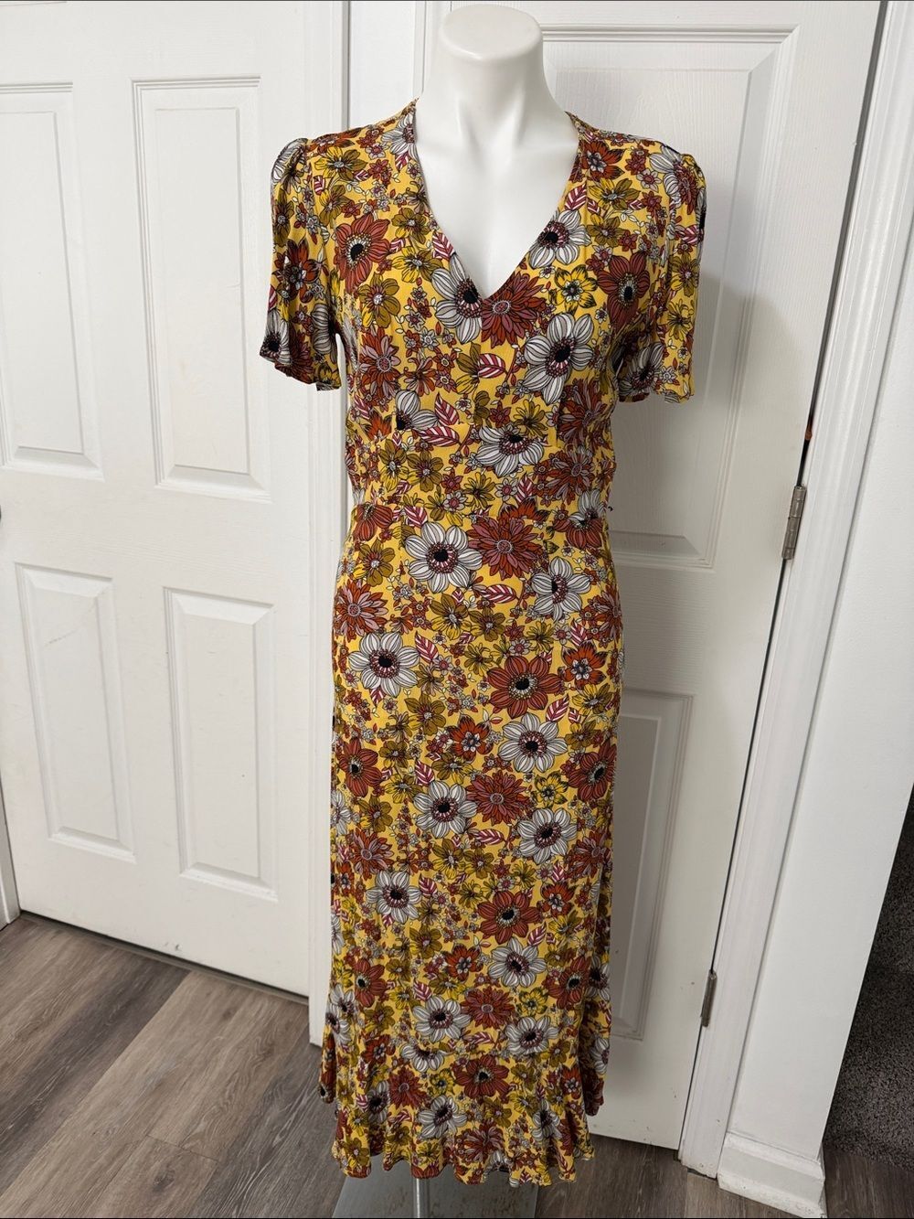 APRICOT Yellow Floral V-Neck Maxi Dress Size 6